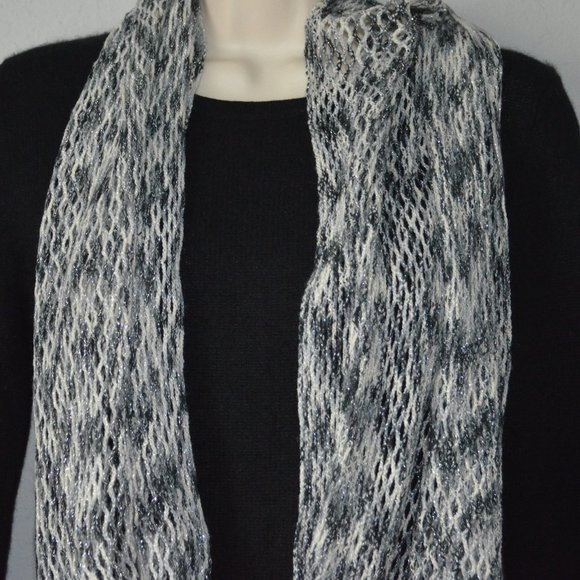 Steve Madden Grey Black & White Fishnet Infinity Crochet Scarf OS - Picture 4 of 6